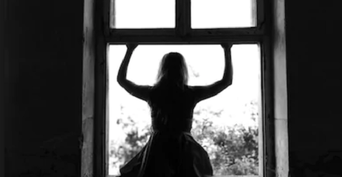 K-Pop Obsession Drives Girl To Leap From Second Floor Of School Building - WORLD OF BUZZ 2