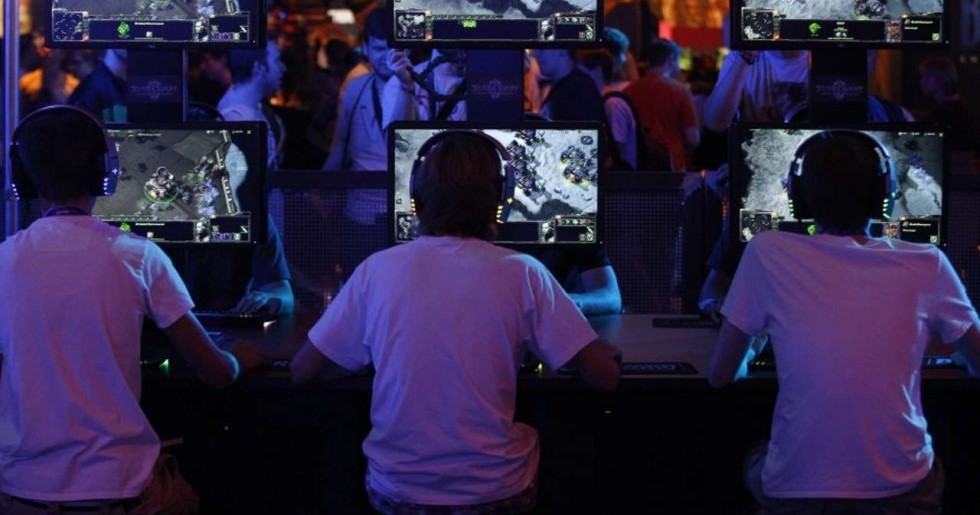 Govt Looking Into Limiting Internet Access To Curb Internet Addiction Among Youngsters - WORLD OF BUZZ