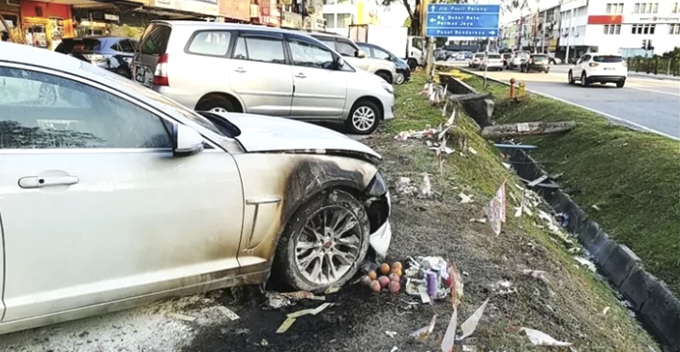 Luxury Car Damaged After Owner Unknowingly Parked  at the Spot Where Joss Paper Was Burning - WORLD OF BUZZ