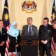 Survey: 71% Satisfied With Tun M's Performance As Prime Minister - WORLD OF BUZZ