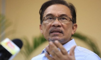 "That's Not Me," Anwar Says of Viral Audio Clips Allegedly Making Negative Comments About Azmin Ali - WORLD OF BUZZ 1