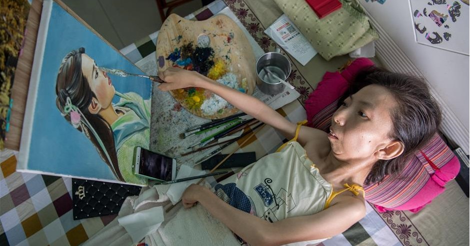Woman Paralysed For 32 Years Becomes Most Celebrated Painter - WORLD OF BUZZ