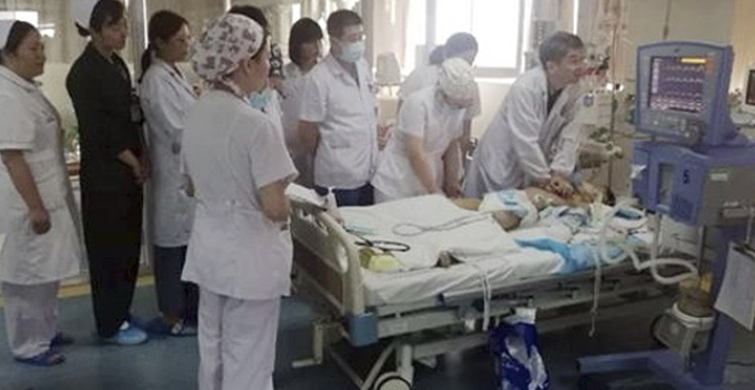 30 Medical Personnel Take Turns to Perform CPR For 5 Hours And Saved This 8-YO Boy - WORLD OF BUZZ