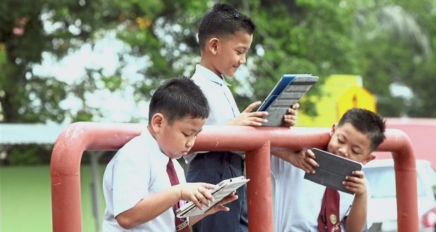 Ministry Of Education Urged To Review Usage Of Electronic Gadgets In Schools - WORLD OF BUZZ 4