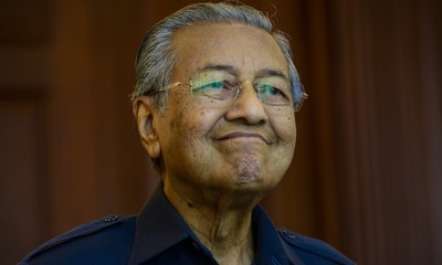 Tun M: Thanks to Malaysian Natural Rubber, the World's Population is Under Control - WORLD OF BUZZ