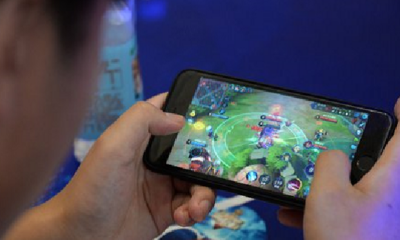 15yo Boy's Eyes Similar to 50yo Due to Excessive Use of Mobile Gadgets, Doctor Says - WORLD OF BUZZ 3