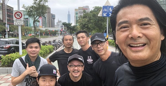 Chow Yun-Fat Uses Nokia Phone For 17 Years And Spends RM400 On Monthly Expenditure - WORLD OF BUZZ