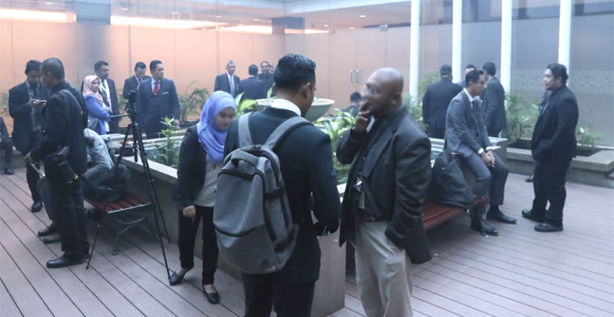 Parliament Smoking Room Is Still Busy As Usual Despite Health Ministry's Order to Shut It Down - WORLD OF BUZZ