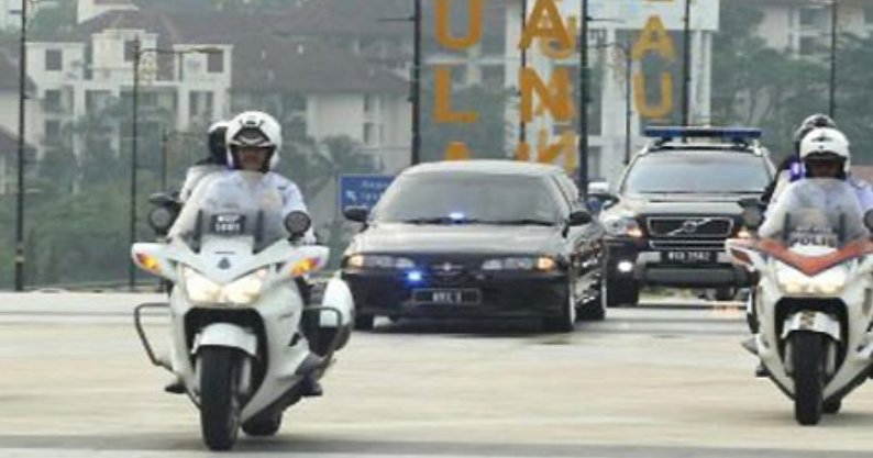 Driver Gets Fined RM5,000 Because He Did Not Make Way For VVIP Convoy - WORLD OF BUZZ 3