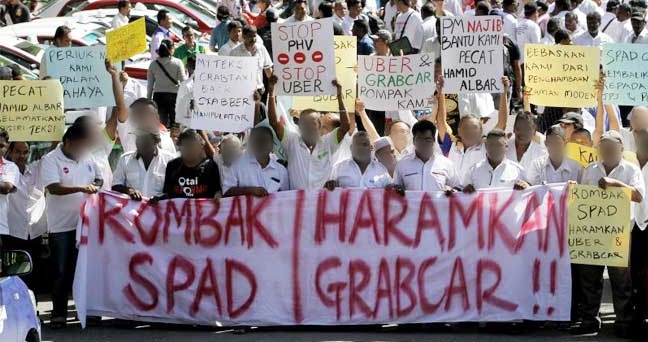 KKIA Cabbies Stage Demo, Demand Exclusive Rights To Transport Passengers - WORLD OF BUZZ 6