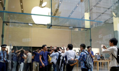 Survey Reveals Many iPhone Users Are 'Poor People In Disguise' And Earn Below RM1,800 - WORLD OF BUZZ