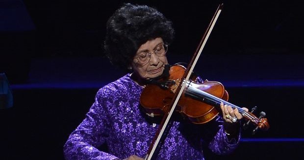 Siti Hasmah Dedicates Stunning Violin Performance to Adib - WORLD OF BUZZ 1