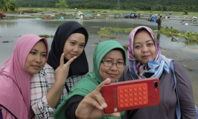 Tourists Are Flooding Tsunami-Hit Areas For Selfies As "Destruction Gets More Likes" - WORLD OF BUZZ 1