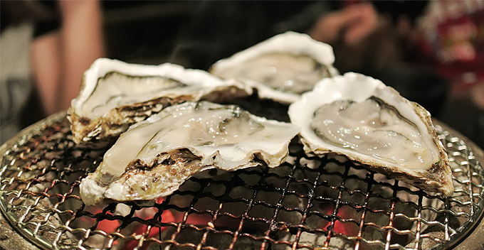 4 Gym Trainers Eat 2 Dozens of Oysters, Visited Toilet 20 Times In 3 Hours Due to Food Poisoning - WORLD OF BUZZ