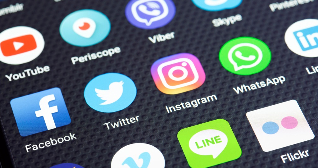 Facebook, Instagram & WhatsApp Face Worldwide Power Outage - WORLD OF BUZZ 1