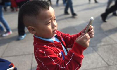 Grandma Gives 4YO Kid Smartphone to Keep - WORLD OF BUZZ
