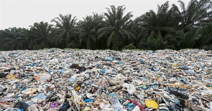 Study: Tiny Plastic Particles Are Polluting The Air & Some Of Them Can Even Enter Our Lungs - WORLD OF BUZZ 3