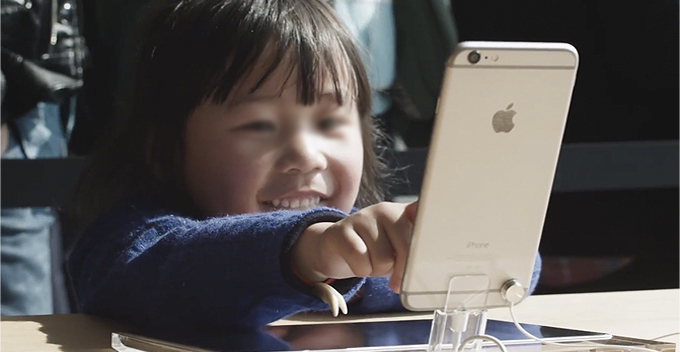 WHO: Children Aged Between 2 And 4 Should Not Look at Screen More Than 1 Hour Each Day - WORLD OF BUZZ