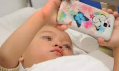 2yo Girl Suffers From 900-Degree Short-Sightedness After Playing Smartphone for Over a Year - WORLD OF BUZZ 1
