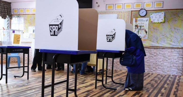 Are We Ready To Vote At The Age Of 18? M'sians Remain Divided Over Decision To Voting Reform - WORLD OF BUZZ