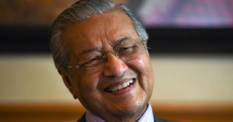 Tun M: "Maybe One Day, You Will Even See Me in an Explicit Photo" - WORLD OF BUZZ 3