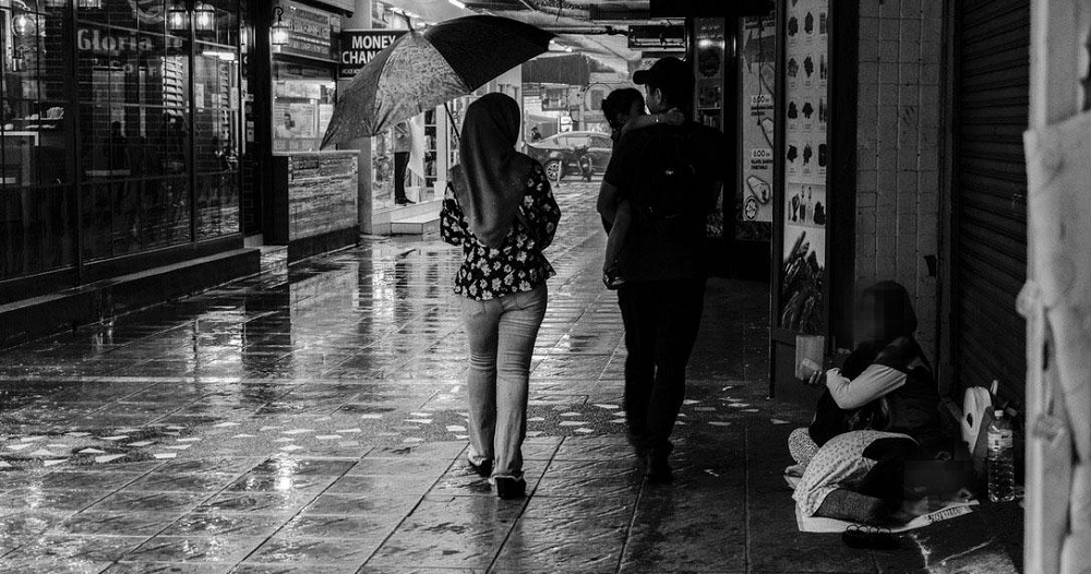 M'sian Redditor Tells Tearful Story of How a Woman and Her Daughter Became Homeless - WORLD OF BUZZ