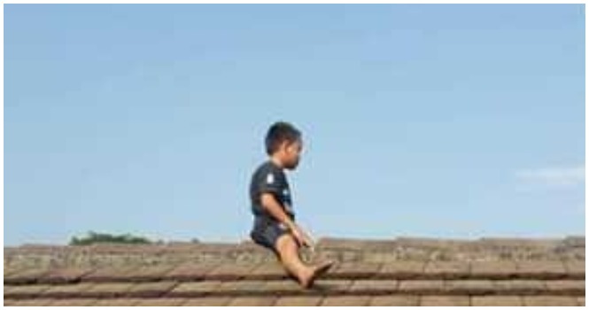 Young Boy Escaped To The Roof for 3 Hours In Fear of His Circumcision Ceremony - WORLD OF BUZZ