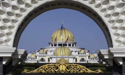 Convoy of Over 20 Vehicles Enters Istana Negara - WORLD OF BUZZ