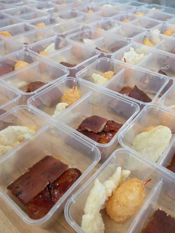 Newlyweds Decide To Give Tapau Bags To Guests At Wedding Banquet To Reduce Covid-19 Risk - World Of Buzz 2