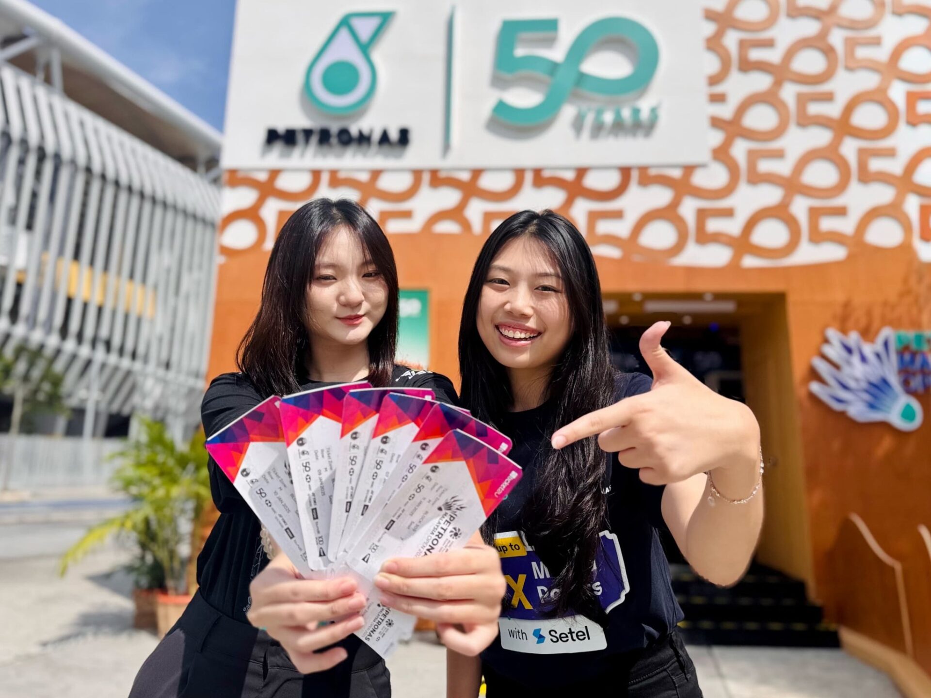 Petronasunites Show